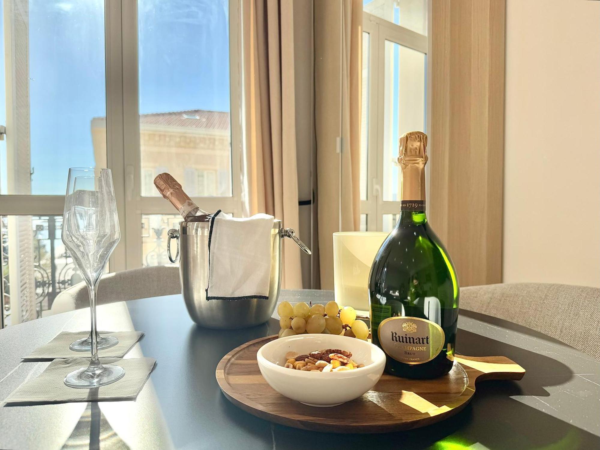 Deluxe Seaview Balcony - 2 Min Palais & Apartment